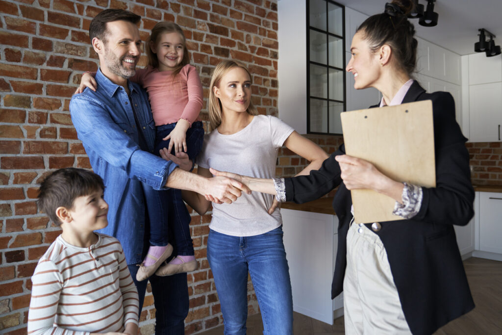 ex-spouse introducing new partner to kids